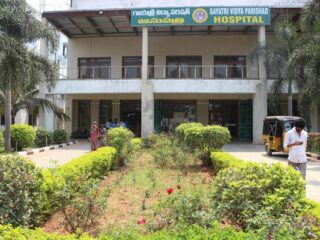 HospitalEntrance1-L