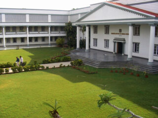 The_main_building_of_kamineni_medical_college